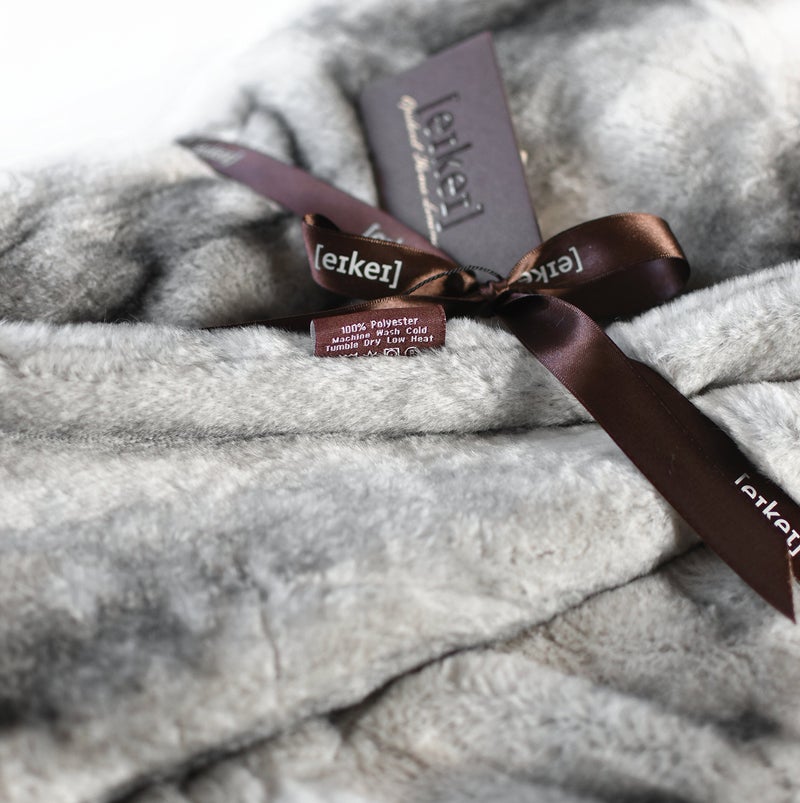 Eikei Double Sided Faux Fur Throw Blanket Silky Soft Oversized Afghan Machine Washable, Grey Striped Mink Chinchilla Shadow Fox (Light Grey, 55Wx70L) - Image 4
